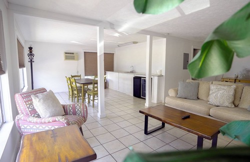 Panama City Beach Hotel | Banana Peel Lodge