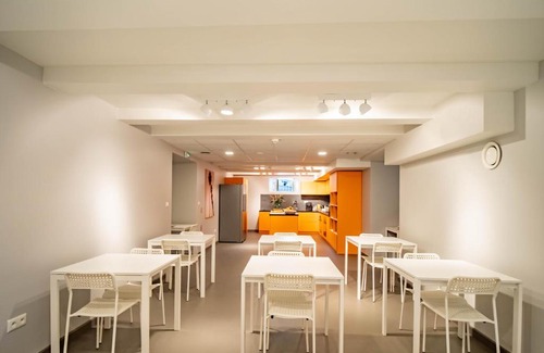 Cannes City Centre Hostal | BANANA'S CAMP