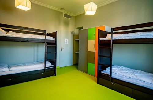 Cannes City Centre Hostal | BANANA'S CAMP
