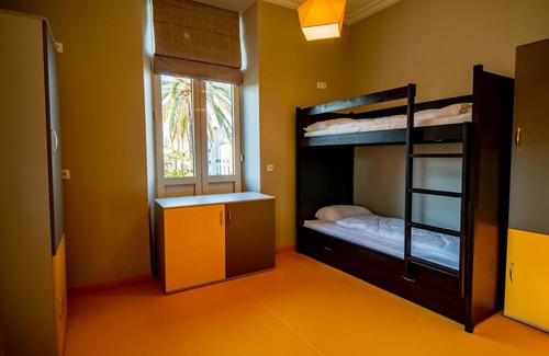 Cannes City Centre Hostal | BANANA'S CAMP