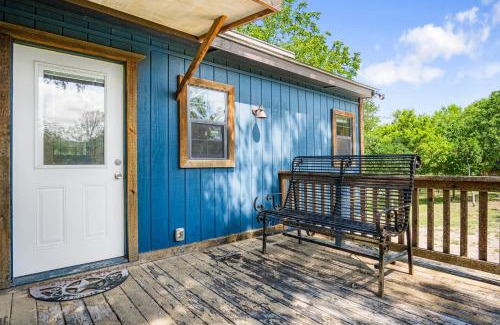 Bandera Casa | Bandera Stronghold - Crazy Horse Cabin