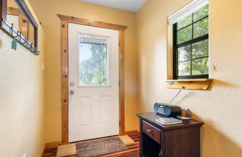 Bandera Casa | Bandera Stronghold - Crazy Horse Cabin