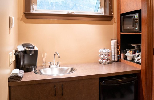 Banff Apartamento | Banff's Finest Guest Studio!