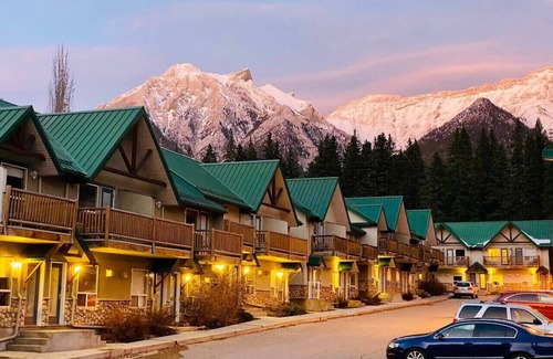 Harvie Heights Casa | Banff wood lodge- Mtnview/Chalet townhouse/7ppl
