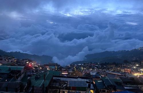 Darjeeling Cama Y Desayuno | Banjaara Backpackers- Room & Beds