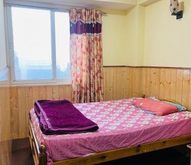 Darjeeling Cama Y Desayuno | Banjaara Backpackers- Room & Beds
