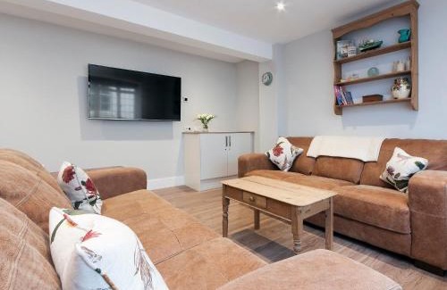 Dartmouth Casa | Bank Apartment 1