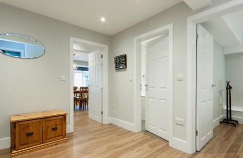 Dartmouth Casa | Bank Apartment 1