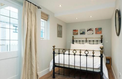 Dartmouth Casa | Bank Apartment 1