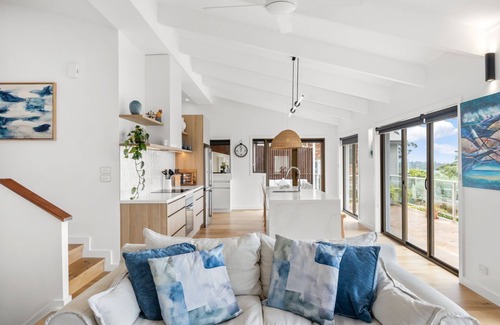 Mollymook Casa | Banksia Beach House - Your Resort Style Coastal Retreat