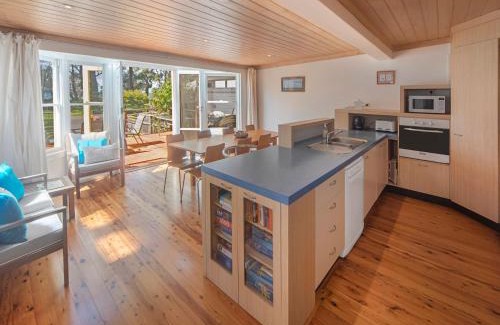 Callala Bay Casa | Banksia Cottage - Pet Friendly Waterfront