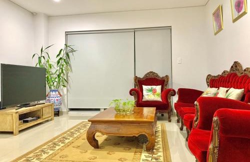 Bankstown Casa | Bankstown 4 Br house close to Shopping & Station