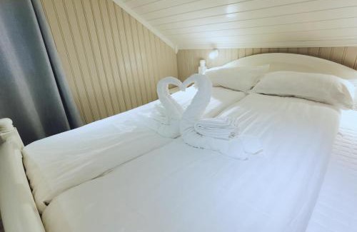 Flakstad Cabina | BanPim Beachside Lofoten