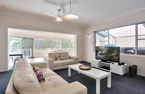 Nelson Bay Casa | Banyan, 14 Montevideo Parade - Spacious pet friendly property with air con and WiFi