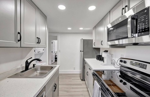 Barrier Island Apartamento | Banyan St 2BR/1BA off Las Olas- Steps to Beach #1