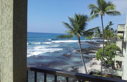 Kailua-Kona Casa | Banyan Tree 403C by Casago Kona - On the Pacific