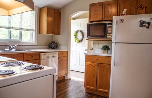 Hastings Highlands Cabaña | Baptiste Lakehouse - Pet-Friendly Waterfront Cottage w/ Great Swimming!