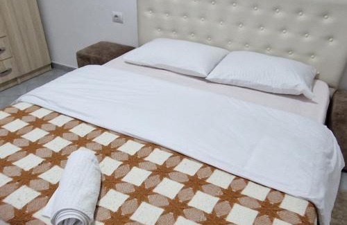 Sakës Hotel | Bar-Restaurant-Hotel-Familja
