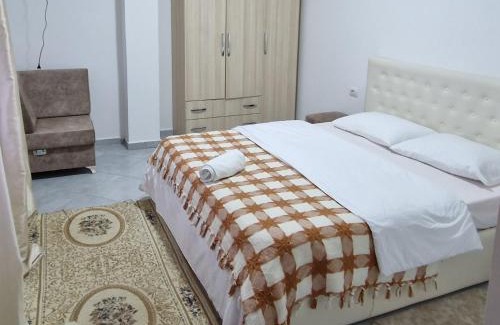 Sakës Hotel | Bar-Restaurant-Hotel-Familja