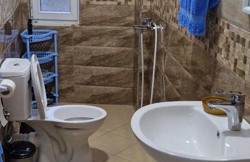 Sakës Hotel | Bar-Restaurant-Hotel-Familja