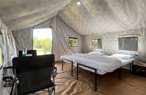 Sariska Otro | Bara Camp