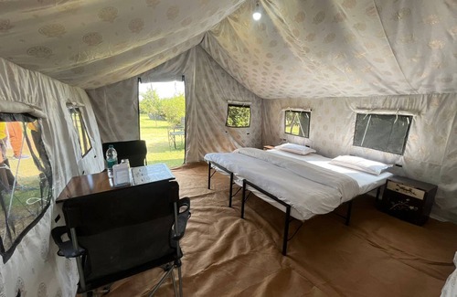 Sariska Otro | Bara Camp