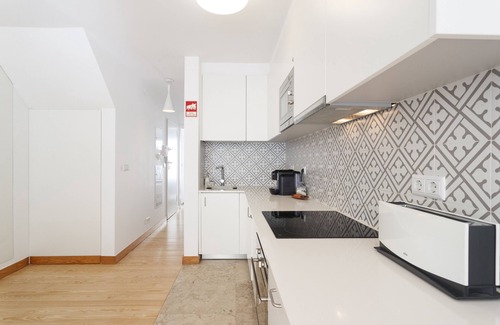 Santa Engracia Apartamento | Barbadinhos Apartments in Lisbon Historic Neighborhood