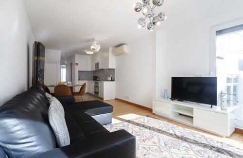Santa Engracia Apartamento | Barbadinhos Apartments in Lisbon Historic Neighborhood