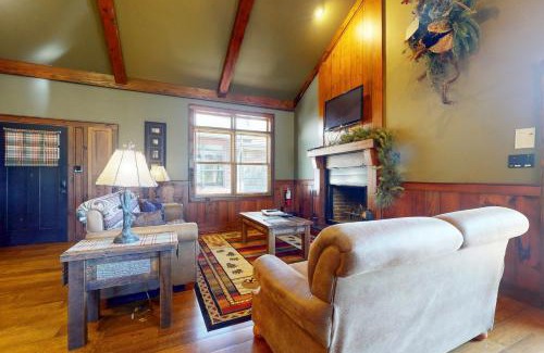 Wears Valley Casa | Barbie Ann's Hideaway Cabin