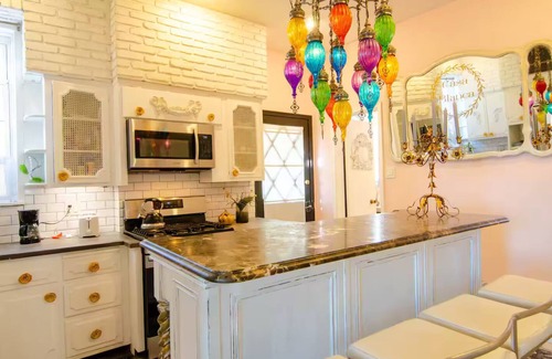 Weehawken Apartamento | Barbie-Inspired 3-Bedroom Retreat in Union City – Your NYC Getaway!