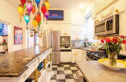 Weehawken Apartamento | Barbie-Inspired 3-Bedroom Retreat in Union City – Your NYC Getaway!