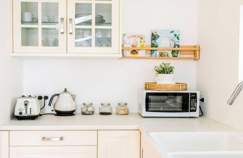 Avalon Beach Cabaña | Bareena Studio Apartment
