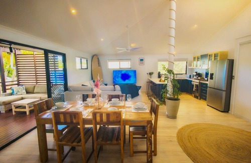 Agnes Water Casa | Barefeet Retreat - 3 bedroom air conditioned, pet friendly, town location