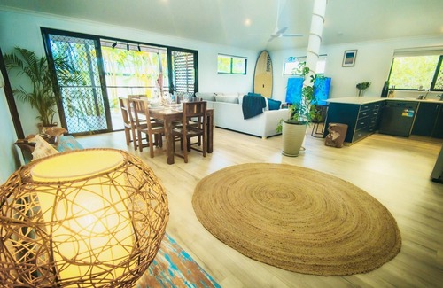 Agnes Water Casa | Barefeet Retreat - 3 bedroom air conditioned, pet friendly, town location