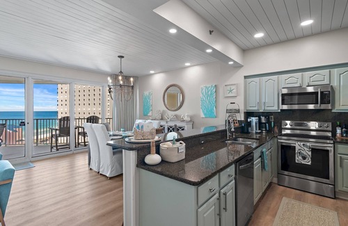 Four Mile Village Condominio | Barefeet Retreat Renovated Unit in Beachfront Bldg Tides 708