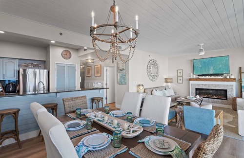 Four Mile Village Condominio | Barefeet Retreat Renovated Unit in Beachfront Bldg Tides 708