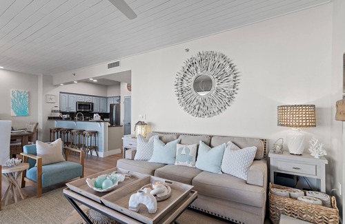 Four Mile Village Condominio | Barefeet Retreat Renovated Unit in Beachfront Bldg Tides 708