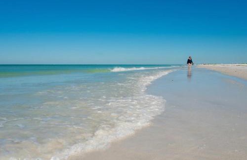 Indian Shores Apartamento | Barefoot Beach Resort in Indian Shores Minutes from Clearwater Beach