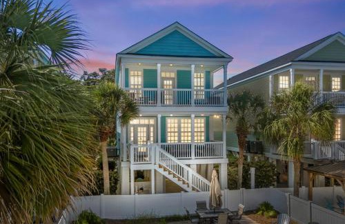 Surfside Beach Casa | Barefoot Beach- Steps to Beach Pool Pet Friendly