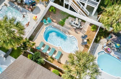Surfside Beach Casa | Barefoot Beach- Steps to Beach Pool Pet Friendly
