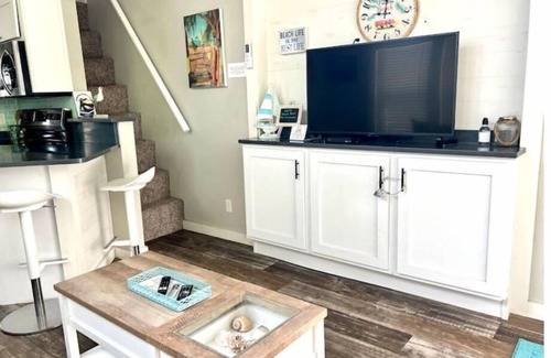 Carrabelle Cabaña | Barefoot & Beachy! Cute, Cozy Cottage-Sleeps 4n