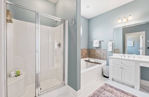 Upper Grand Lagoon Condominio | Barefoot Boat Bums by Book That Condo