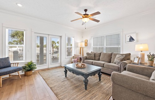 Upper Grand Lagoon Condominio | Barefoot Boat Bums by Book That Condo
