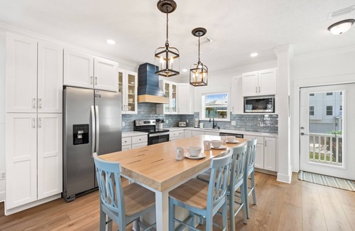 Upper Grand Lagoon Condominio | Barefoot Boat Bums by Book That Condo