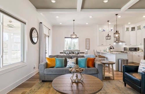 Winchester Casa | Barefoot Breeze w/Pool, Kayaks, Fireplace