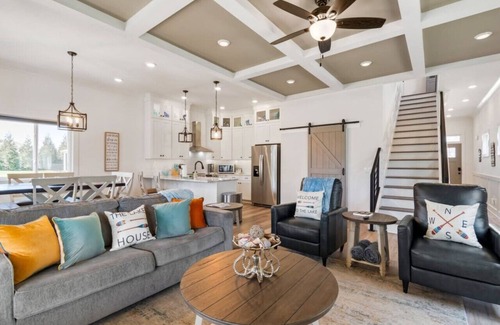 Winchester Casa | Barefoot Breeze w/Pool, Kayaks, Fireplace