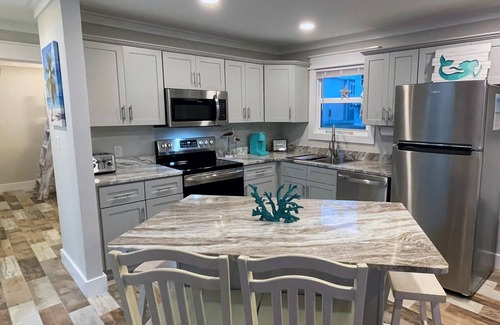 Bid-a-wee Beach Casa | Barefoot Bungalow- Steps to Private Beach, 5-Star Comfort & Near Top Attractions