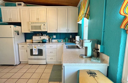 Villa Primera Casa | Barefoot Bungalow - Ideal Location, No Stairs, Dog Friendly Fenced Yard