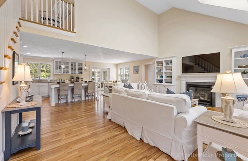 North Chatham Casa | Barefoot Bungalow: 330-C Exquisite Chatham Home, Easy Access to Town, Bike Trail