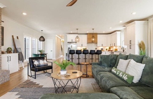 Winchester Casa | Barefoot Dreams w/Flat Lot, Pool, Paddleboards